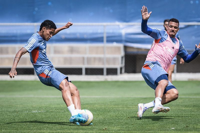 Joia da base do Cruzeiro se derrete por estreia no time principal