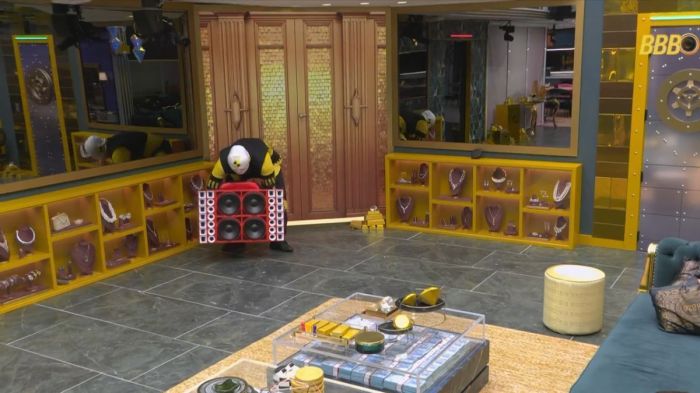 Dummy deixou caixa na sala