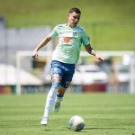 Joia com multa milionária adota otimismo no Palmeiras após servir Seleção