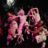 Lady Gaga no clipe de 'The Dead Dance'