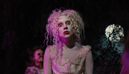 Lady Gaga no clipe de 'The Dead Dance'