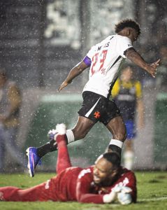 Thiago Mendes está próximo de reforçar o Vasco