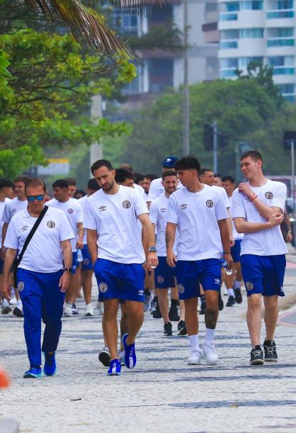 Elenco do Lanús faz passeio na orla do Rio antes de jogo com Fluminense