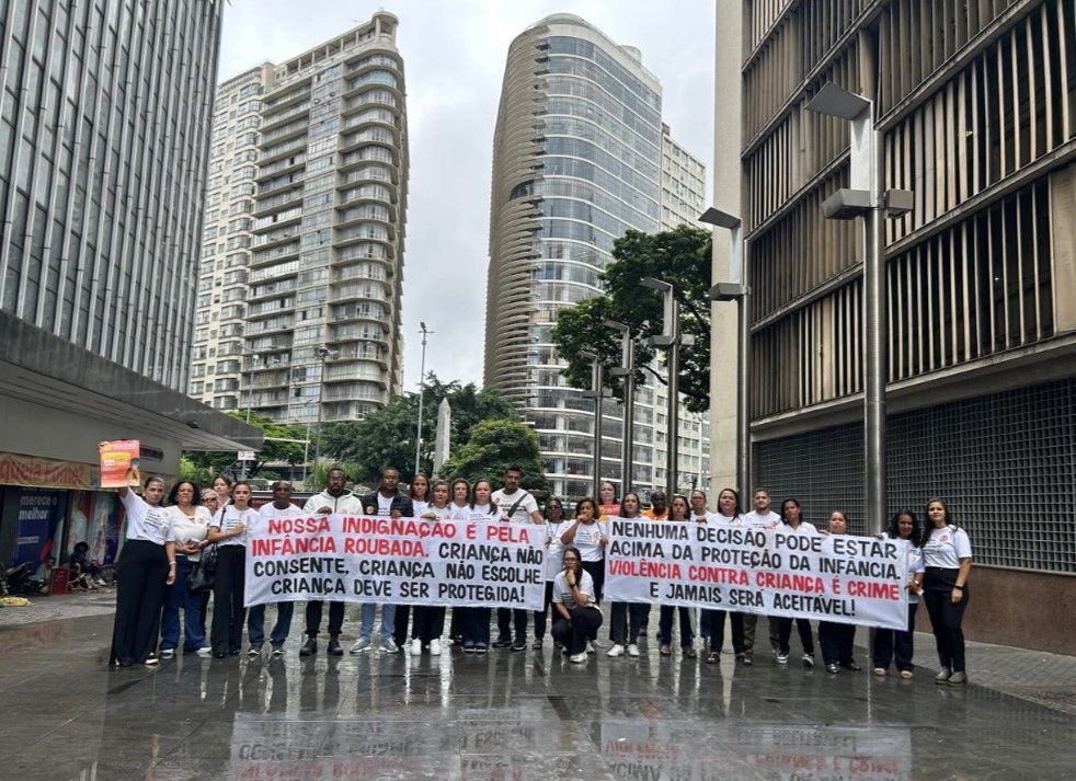 Conselho Tutelar vai às ruas em BH contra decisão que envolve menina de 12 anos: 'Criança não consente'