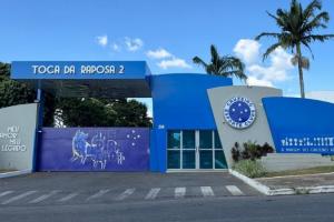 Líderes de organizada do Cruzeiro vão à Toca da Raposa e cobram jogadores e comissão; entenda