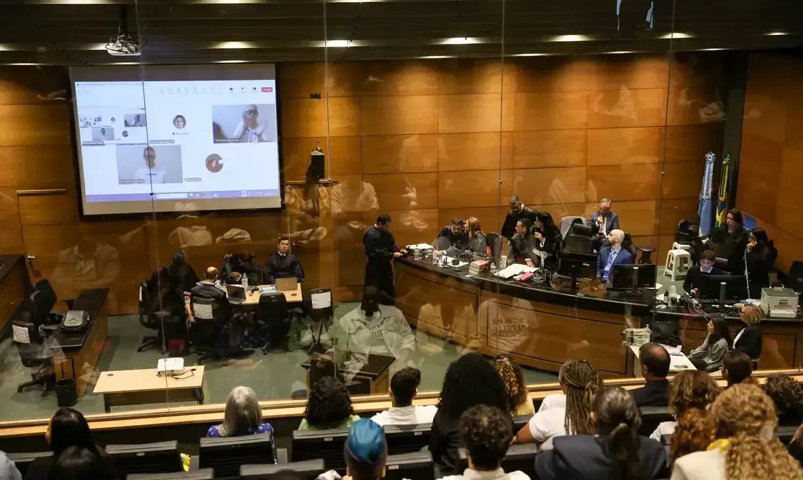 'Que arrependimento é esse?', questiona promotor em julgamento de assassinos de Marielle Franco