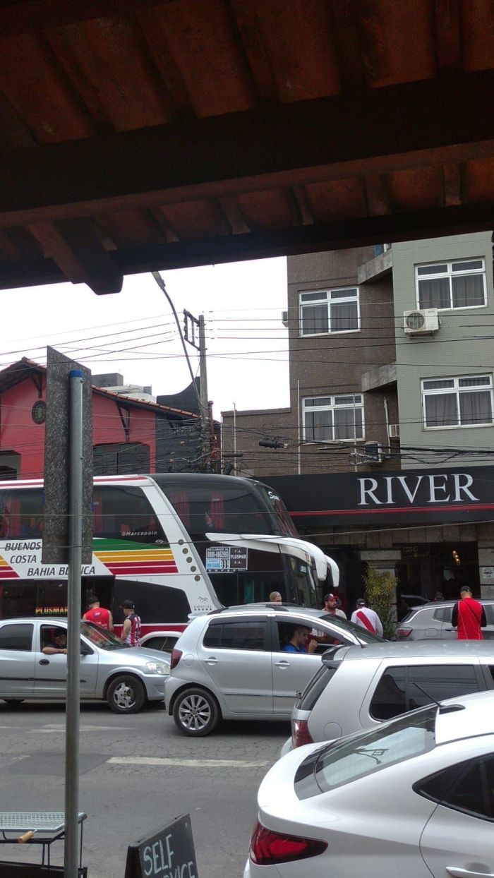 Torcedores do River se hospedam em hotel River Palace, no centro de Divinópolis