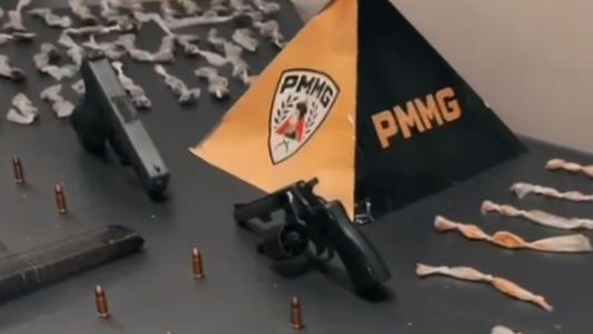 Traficantes são presos em casa usada para realizar tribunais do crime na Grande BH