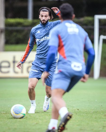 Fotos do treino do Cruzeiro desta terça-feira (3), na Toca da Raposa II, antes do duelo com o Palmeiras