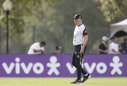 Técnico Carlo Ancelotti no comando do treino da Seleção Brasileira