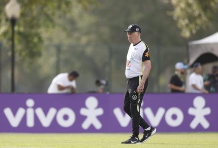 Técnico Carlo Ancelotti no comando do treino da Seleção Brasileira