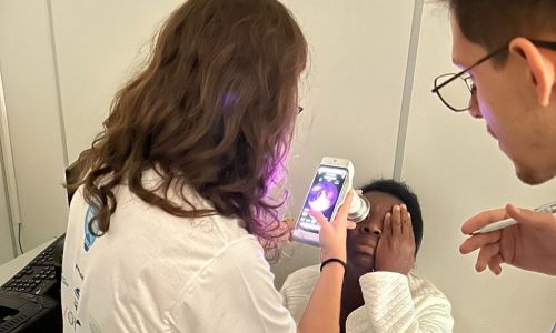 exame de diagnóstico da retinopatia diabética no HMTJ em Juiz de Fora