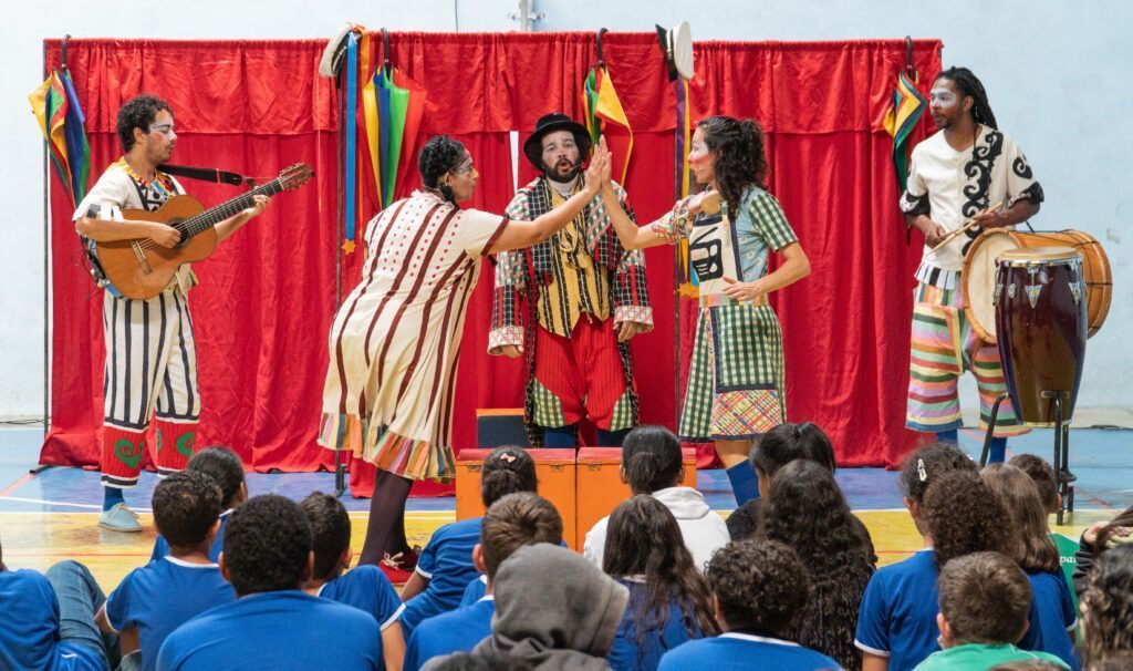 Museu de Mariana celebra o Dia das Crianças com apresentação da Trupe Sons do Brasil
