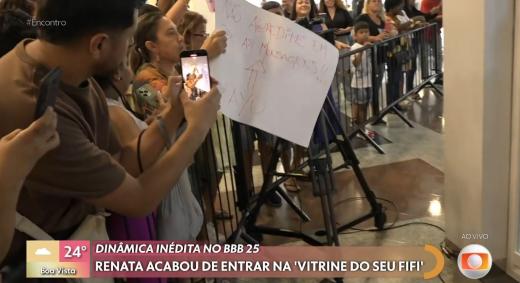 Mãe de Eva leva mensagem para Renata