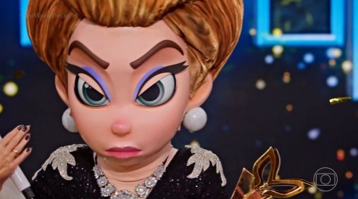 Diego Martins era Odete Roitman no The Masked Singer Brasil