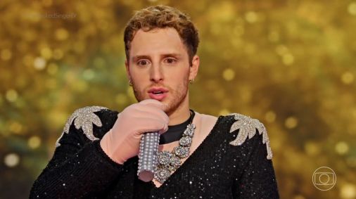 Diego Martins era Odete Roitman no The Masked Singer Brasil
