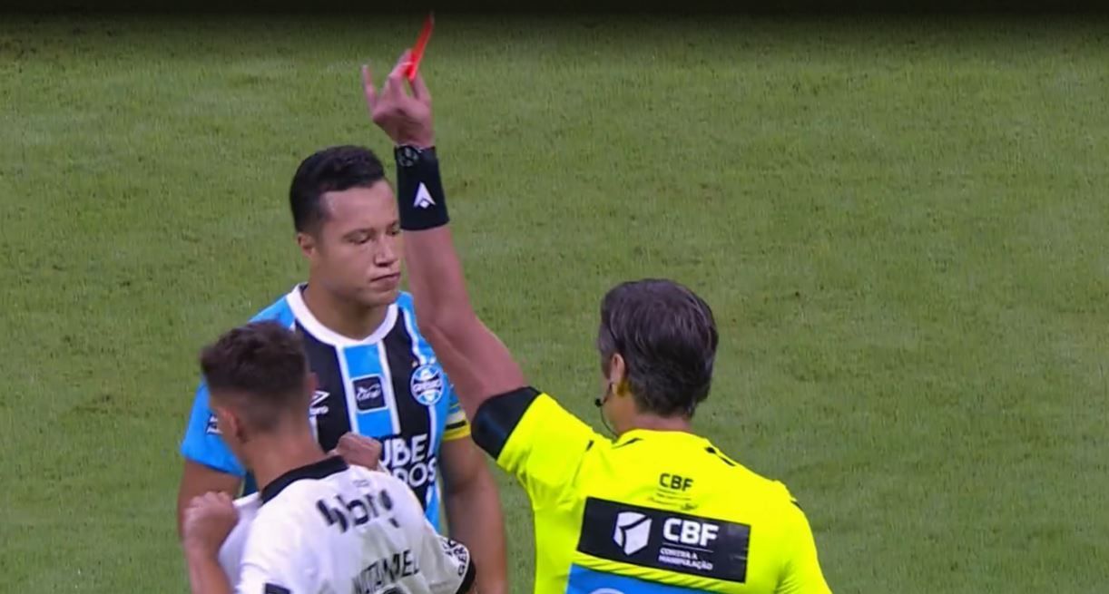 Natanael é expulso no início do 1º tempo e deixa Atlético com um a menos contra Grêmio