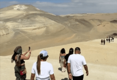 Após assalto, turistas brasileiros andam 25 km em deserto no Peru