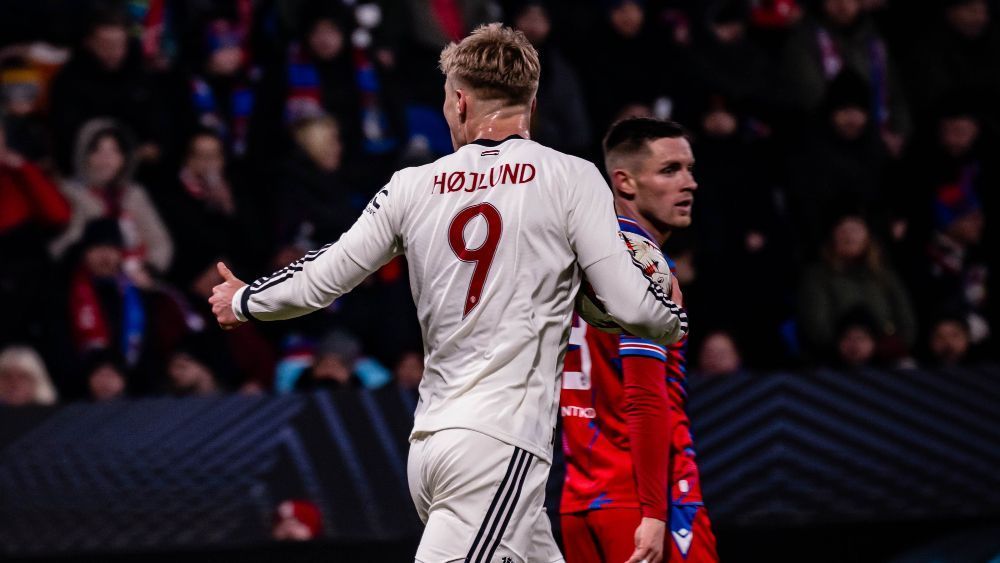 Europa League: Manchester United vira no fim, bate o Viktoria Plzen e entra no G8