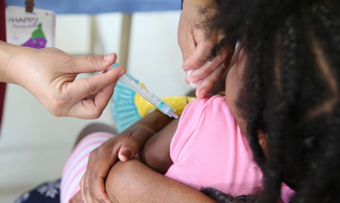 Bebê morre de coqueluche na Bahia após cinco anos sem registros no estado
