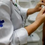 Lula sanciona lei que obriga empresas a orientarem sobre vacinação e exames