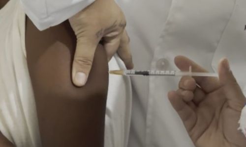 Secretaria de Saúde aplica vacinas nos locais afetados pelas chuvas