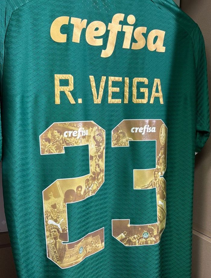Camisa de Raphael Veiga com numeração especial pelos 110 anos do Palmeiras