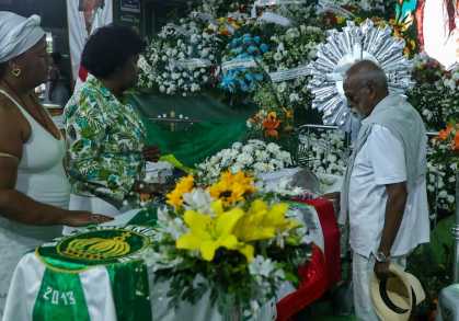 Corpo de Arlindo Cruz é velado