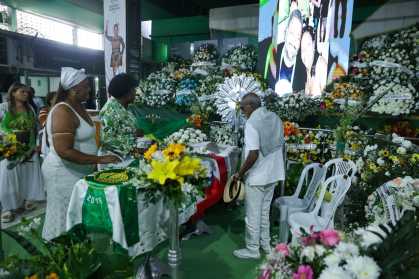 Corpo de Arlindo Cruz é velado
