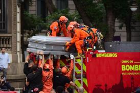 Corpo de Preta Gil sai em cortejo
