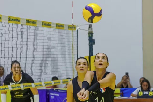 Fernanda Venturini durante jogo do Vôlei Master 2024