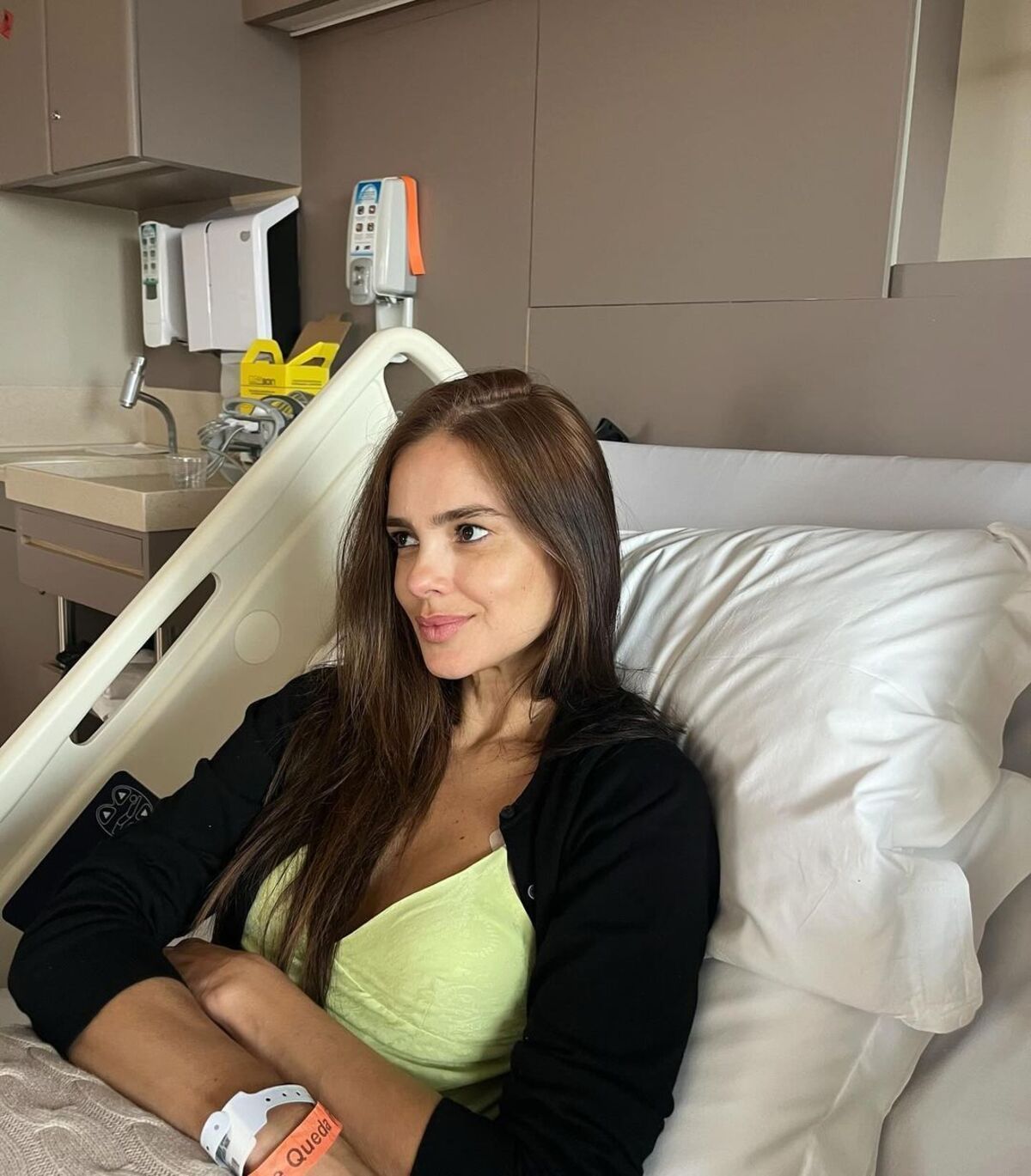 Vera Viel recebe alta hospitalar após retirada de tumor na coxa