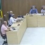 Vídeo: vereador do interior do Paraná diz que piscina 'é tão podre que preto perde para ela'