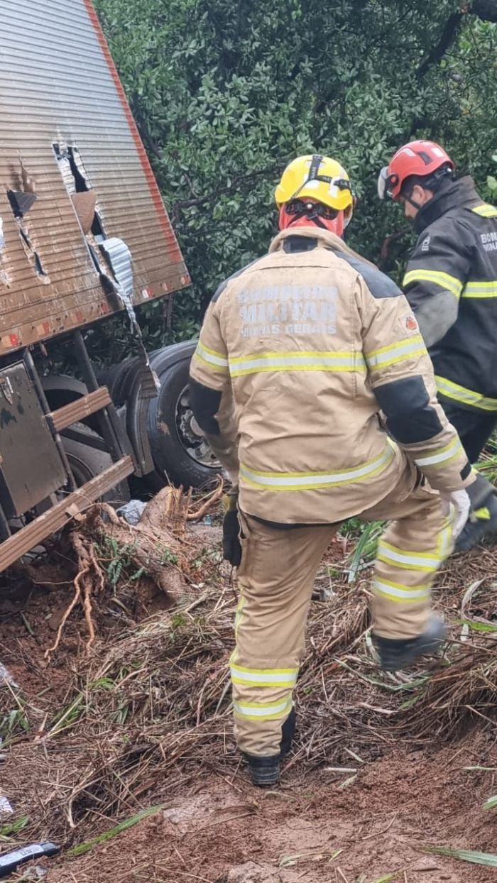 O SAMU também esteve no local para dar continuidade ao atendimento pré-hospitala