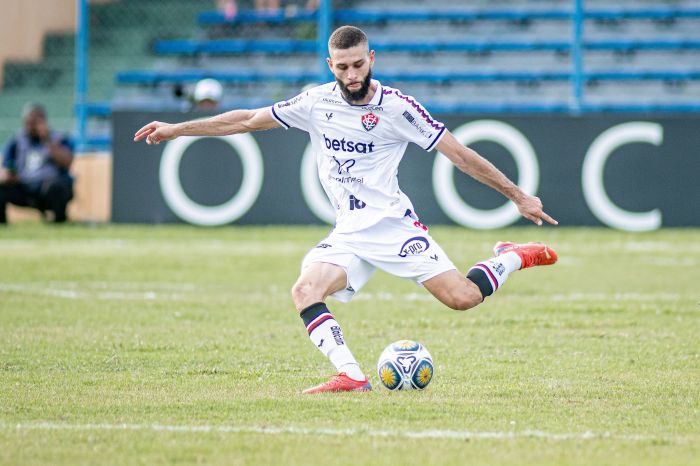 Wagner Leonardo tenta lançamento no gramado do Lindolfo Monteiro, em Teresina (PI)