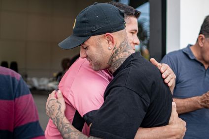 Luan chega em Salvador para defender o Vitória