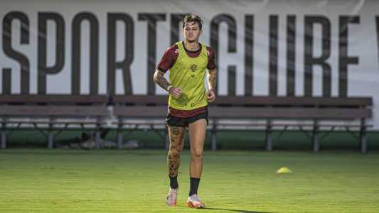 Atacante Diego Tarzia durante treino do Vitória