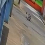 Vídeo: criança de 9 anos cai de bicicleta e fica com a roda presa no crânio em MG