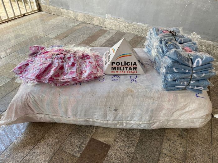 Durante a ocorrência, a PRF acionou a Polícia Militar pedindo apoio para evitar o saque da carga transportada pela carreta das vítimas.