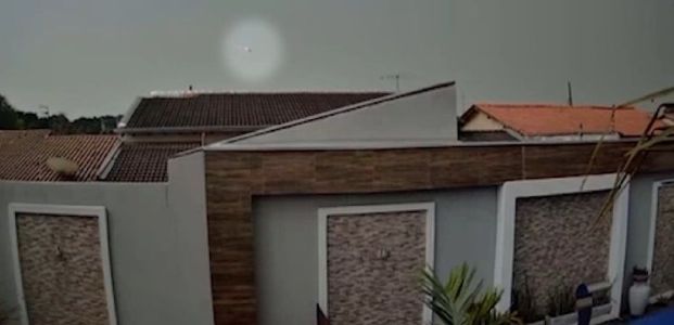 Vídeo mostra momento da queda de avião com quatro pessoas em Cuiabá | CNN Brasil