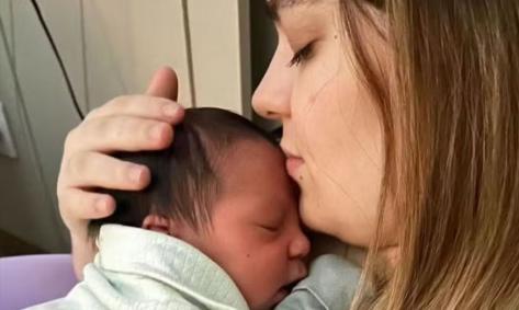 Virgínia, Iza e Viih Tube com os filhos