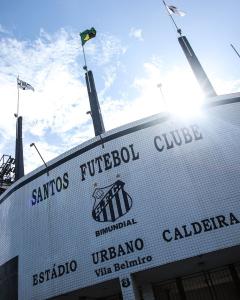 Santos e Vasco se encaram na Vila Belmiro