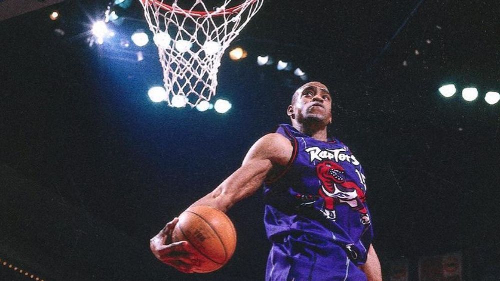 Astro da NBA e campeão olímpico pelos EUA terá camisa aposentada por dois times