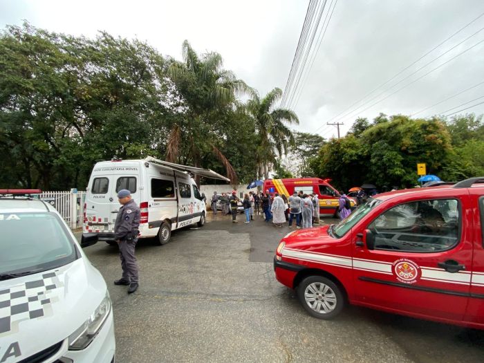 12 corpos já foram retirados dos escombros - dois já foram identificados ainda no local do acidentes. 12 corpos já foram retirados dos escombros - dois já foram identificados ainda no local do acidentes.
