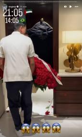 Virginia recebeu flores em Dubai