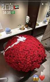 Virginia recebeu flores em Dubai