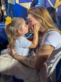 Virginia e as filhas no Totus Tuus 2025
