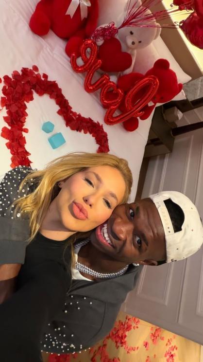 Casal publicou registros do momento nas redes sociais
