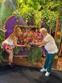 Virginia Fonseca e vovô Cirto passam manhã em Holambra