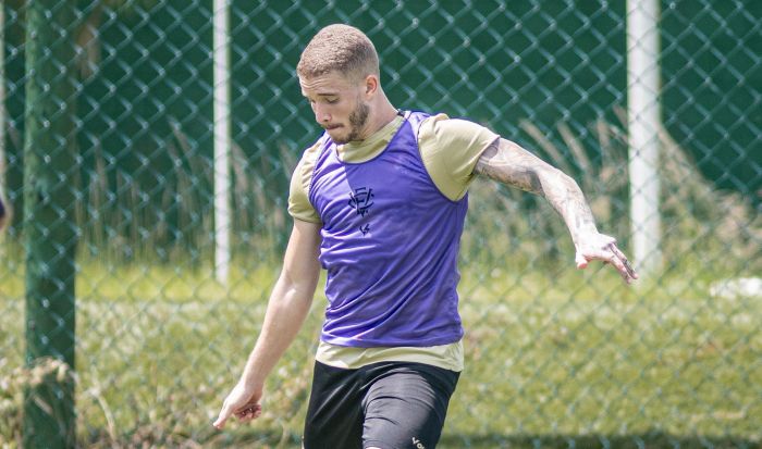 Léo Naldi, volante do Vitória, perdeu espaço nos últimos jogos